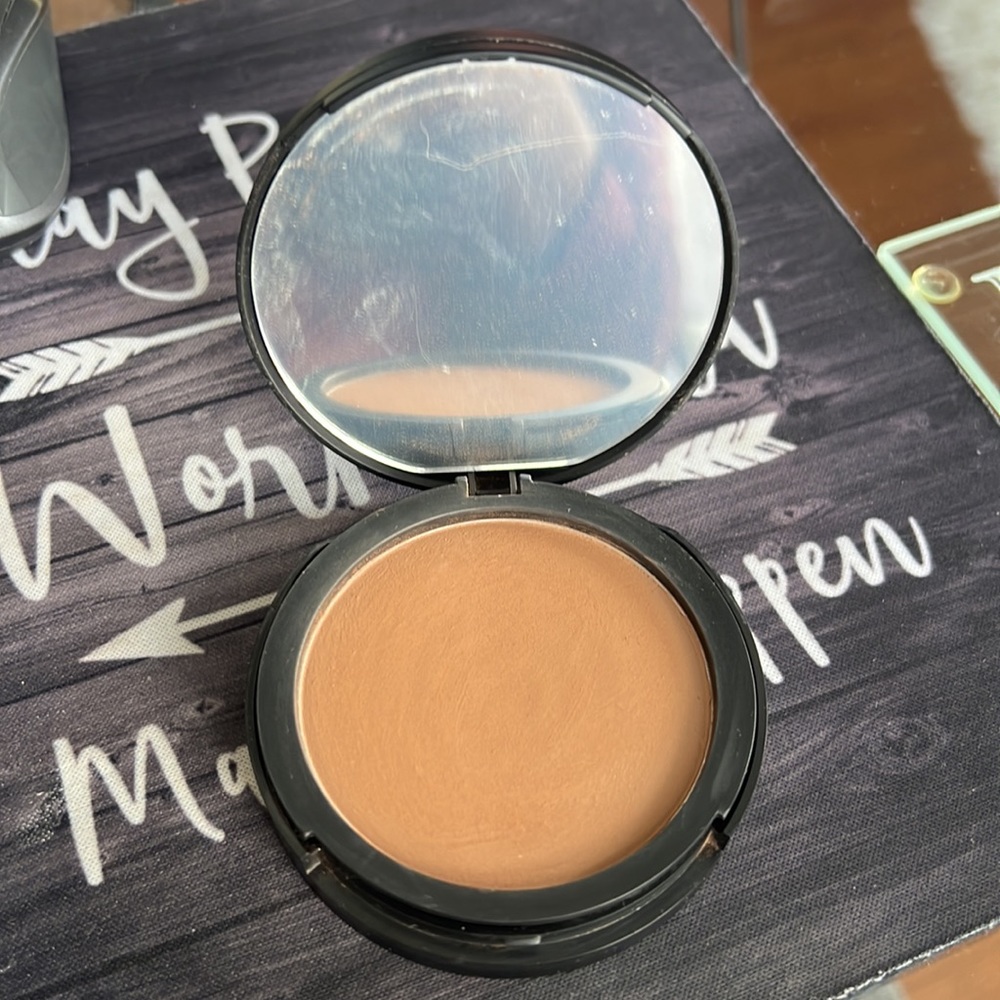 Filtered Face Powder/Foundation - Picture 3 of 5